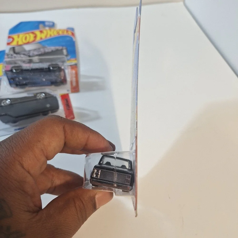 Hot Wheels Ferrari F40 Competizone 3/5 + 83 Chevy Silverado Black‎ Widow 3 Cars